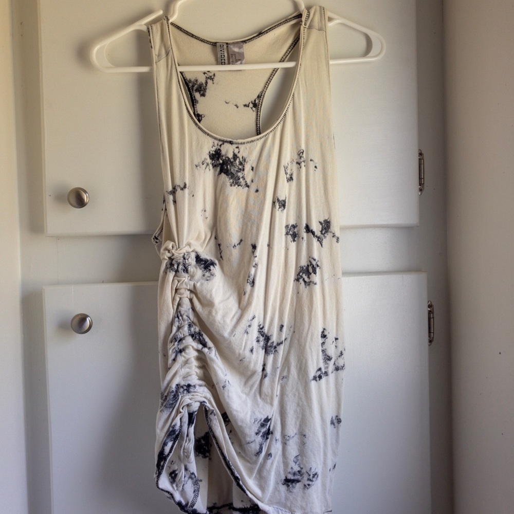 Cute cream & black tie dye tank top w side ruching